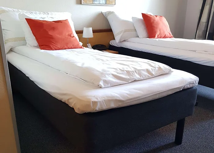 Hotel Western Frontier 3*