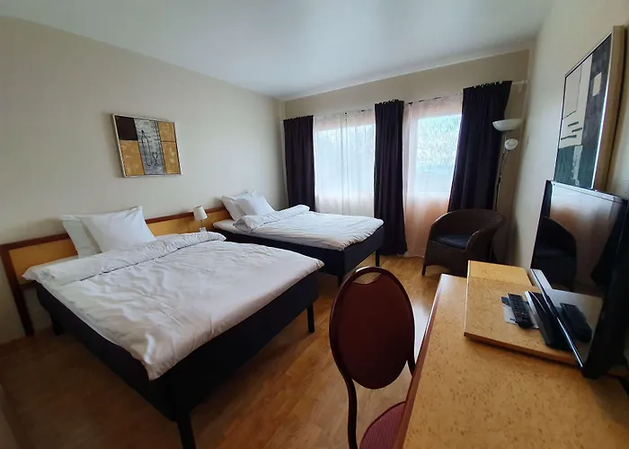 Western Frontier Hotel 3*