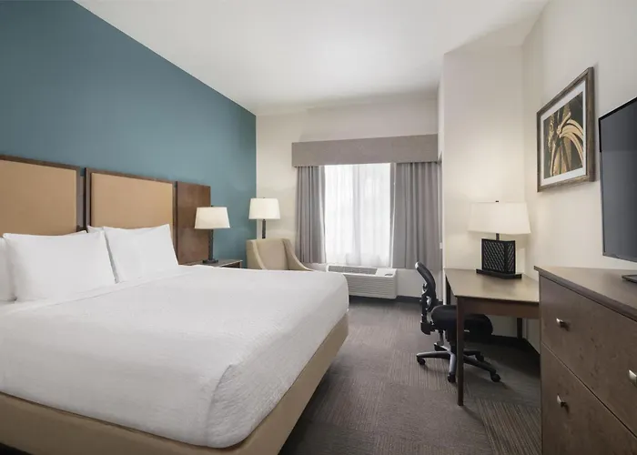 Western Frontier Hotel 3*